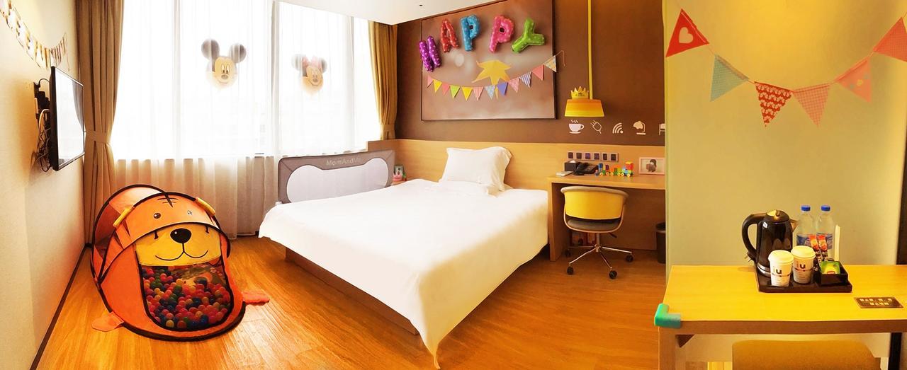 Iu Hotel Urumqi Shinianzi Bus Station מראה חיצוני תמונה