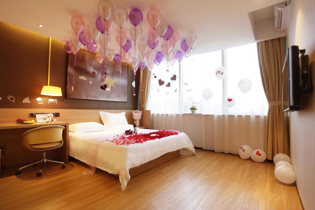 Iu Hotel Urumqi Shinianzi Bus Station מראה חיצוני תמונה